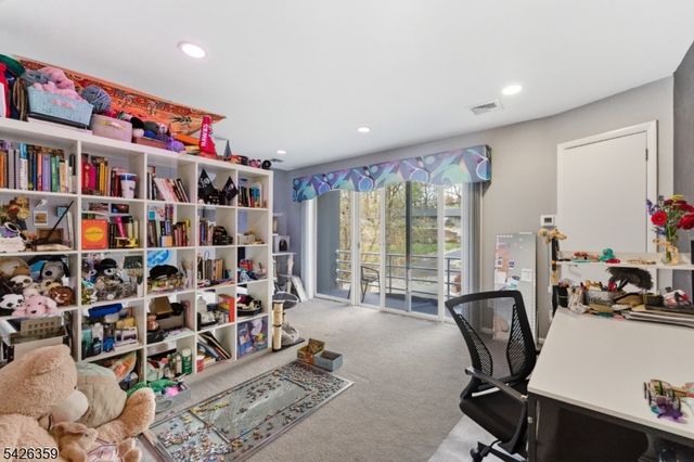 36 Fox Ledge Rd, Kinnelon Boro, NJ 07405