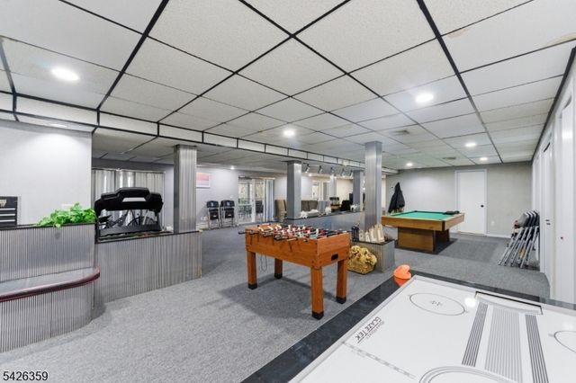 36 Fox Ledge Rd, Kinnelon Boro, NJ 07405