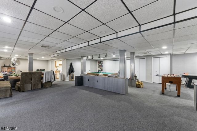 36 Fox Ledge Rd, Kinnelon Boro, NJ 07405