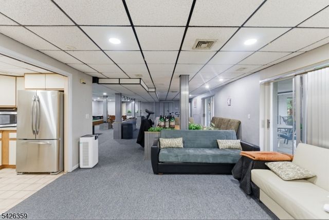 36 Fox Ledge Rd, Kinnelon Boro, NJ 07405