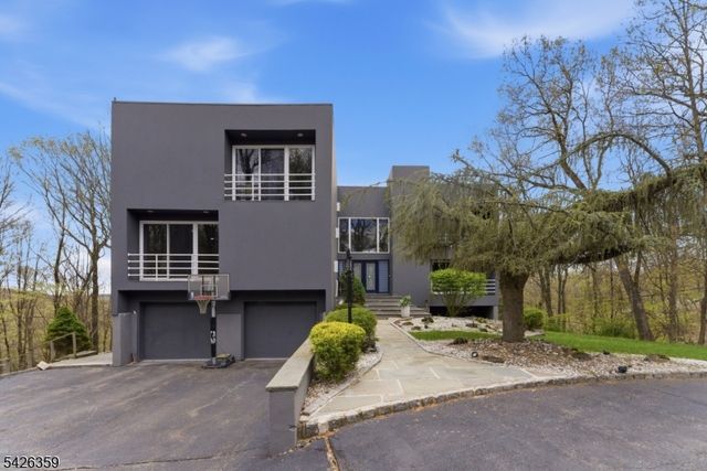 36 Fox Ledge Rd, Kinnelon Boro, NJ 07405