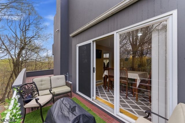 36 Fox Ledge Rd, Kinnelon Boro, NJ 07405