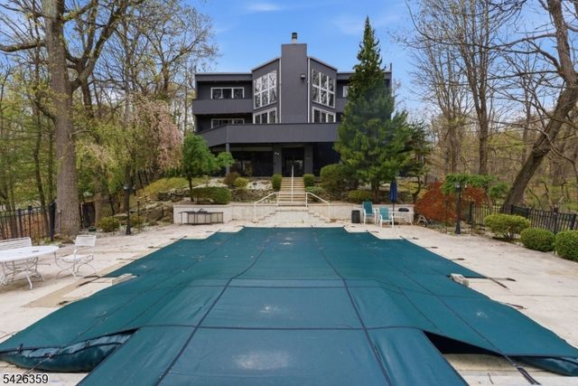 36 Fox Ledge Rd, Kinnelon Boro, NJ 07405