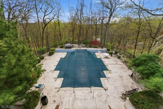 36 Fox Ledge Rd, Kinnelon Boro, NJ 07405