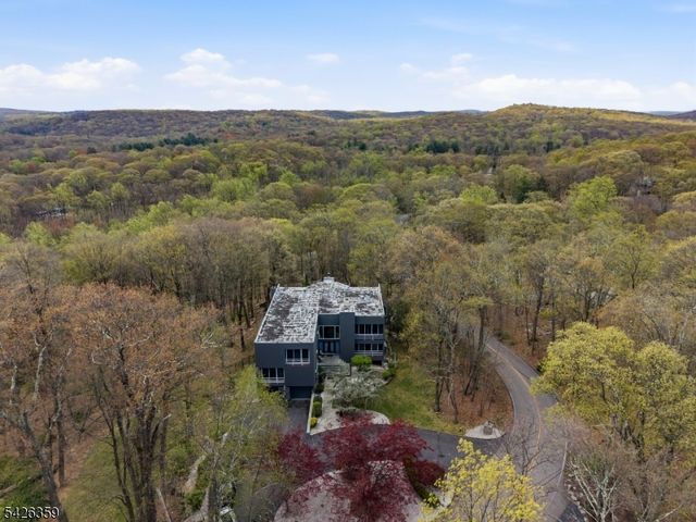 36 Fox Ledge Rd, Kinnelon Boro, NJ 07405