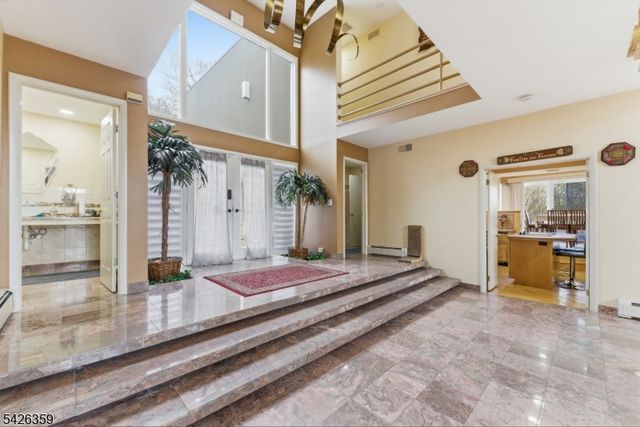 36 Fox Ledge Rd, Kinnelon Boro, NJ 07405