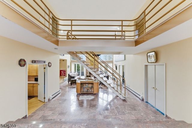 36 Fox Ledge Rd, Kinnelon Boro, NJ 07405