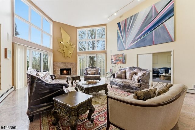 36 Fox Ledge Rd, Kinnelon Boro, NJ 07405