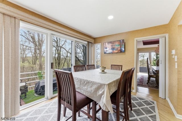 36 Fox Ledge Rd, Kinnelon Boro, NJ 07405