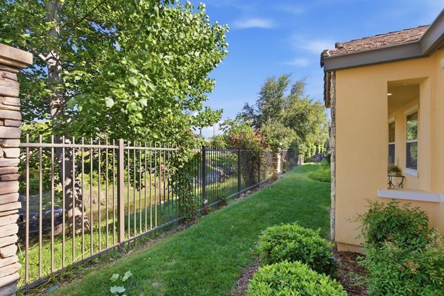 1017 Cabris Ln, Roseville, CA 95747