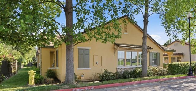 1017 Cabris Ln, Roseville, CA 95747