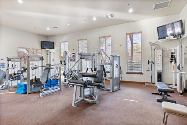 1017 Cabris Ln, Roseville, CA 95747