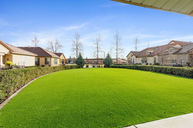 1017 Cabris Ln, Roseville, CA 95747