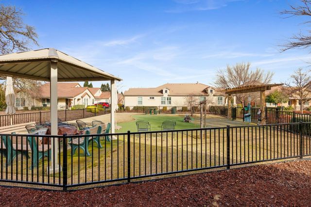 1017 Cabris Ln, Roseville, CA 95747