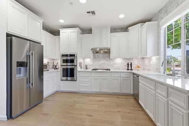 1017 Cabris Ln, Roseville, CA 95747