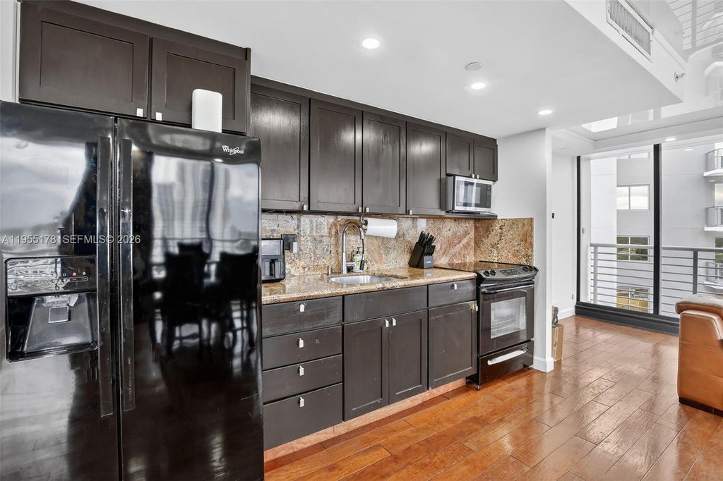 Image 10 of property listing at 1720 Harrison St 14H, Hollywood, FL 33020