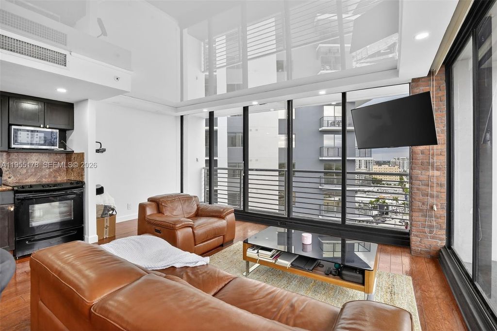 Image 12 of property listing at 1720 Harrison St 14H, Hollywood, FL 33020