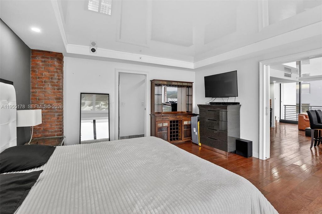 Image 14 of property listing at 1720 Harrison St 14H, Hollywood, FL 33020