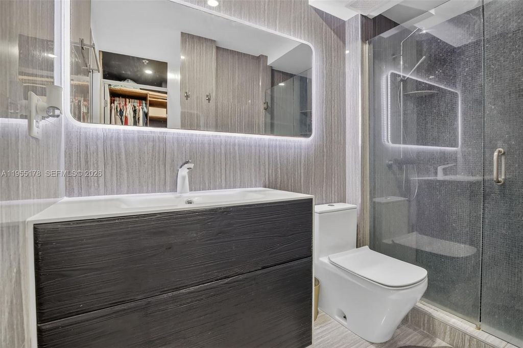 Image 19 of property listing at 1720 Harrison St 14H, Hollywood, FL 33020