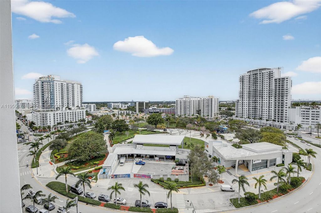 Image 27 of property listing at 1720 Harrison St 14H, Hollywood, FL 33020