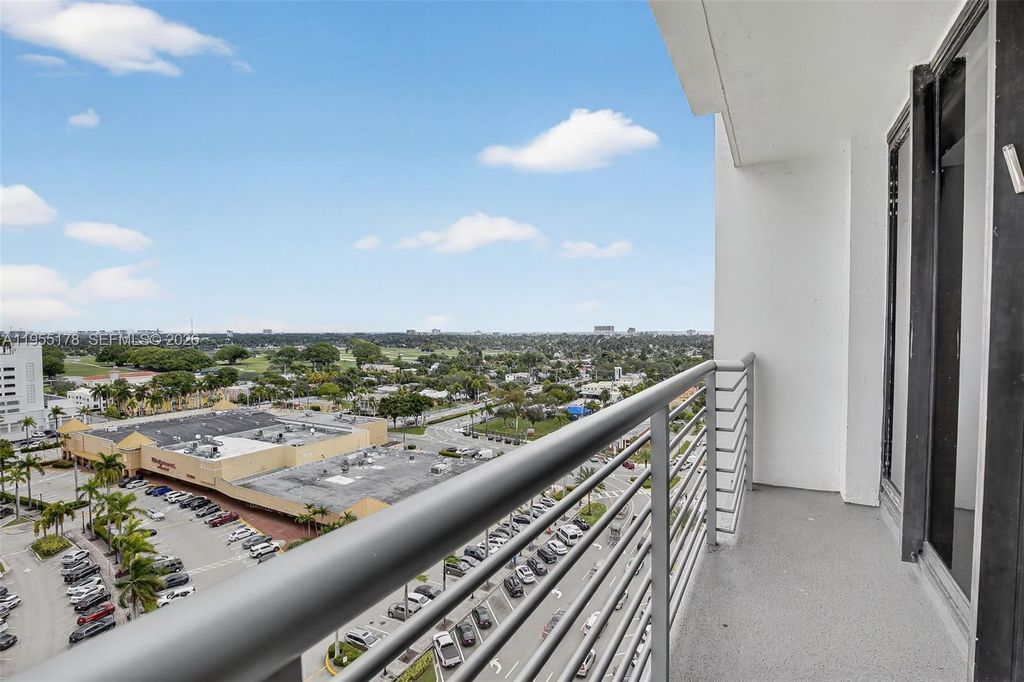 Image 29 of property listing at 1720 Harrison St 14H, Hollywood, FL 33020