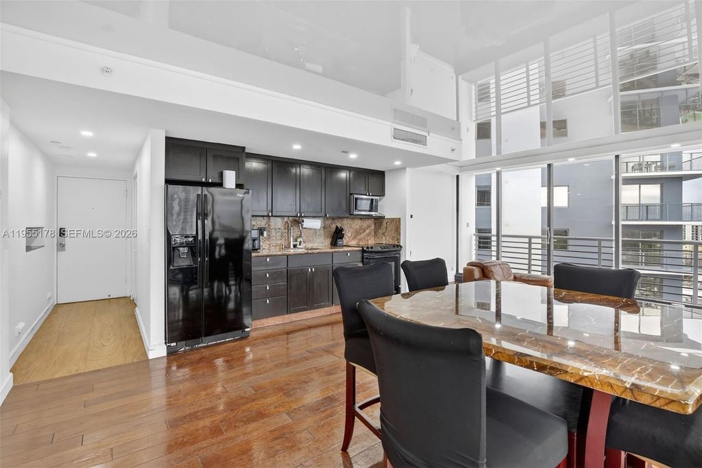 Image 3 of property listing at 1720 Harrison St 14H, Hollywood, FL 33020