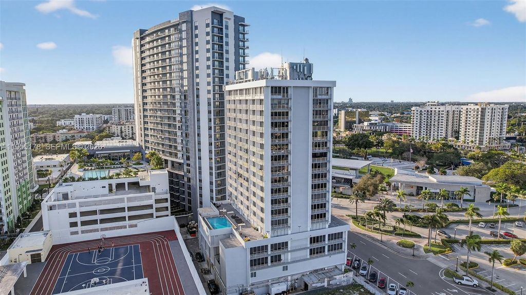 Image 34 of property listing at 1720 Harrison St 14H, Hollywood, FL 33020