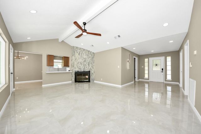 16114 Forest Bend Avenue, Friendswood, TX 77546