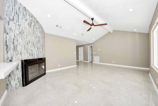 16114 Forest Bend Avenue, Friendswood, TX 77546