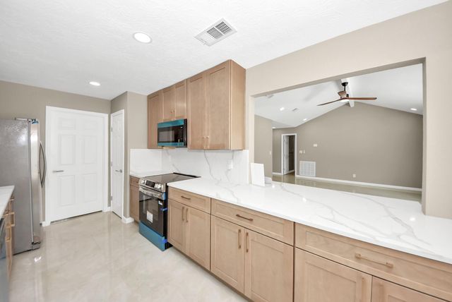 16114 Forest Bend Avenue, Friendswood, TX 77546