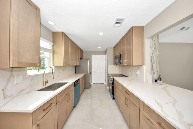 16114 Forest Bend Avenue, Friendswood, TX 77546