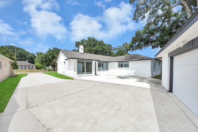 16114 Forest Bend Avenue, Friendswood, TX 77546