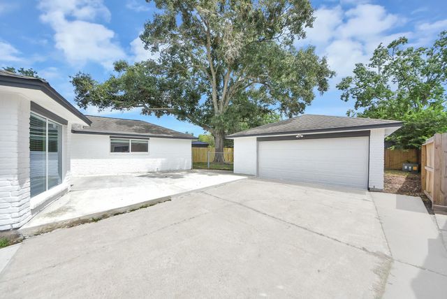 16114 Forest Bend Avenue, Friendswood, TX 77546