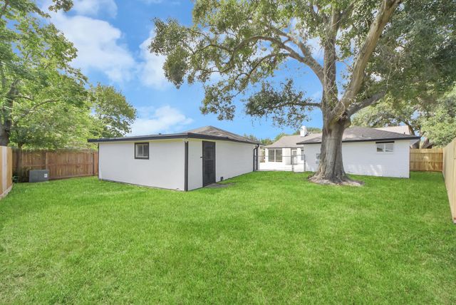 16114 Forest Bend Avenue, Friendswood, TX 77546