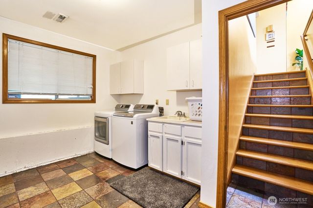 14409 SE 256th Place, Kent, WA 98042