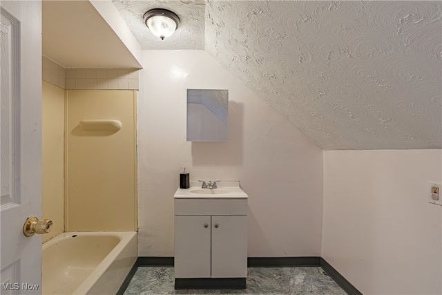 13301 Courtland Avenue, Cleveland, OH 44111