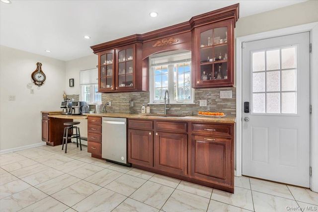 47 Willow Drive, Briarcliff Manor, NY 10510