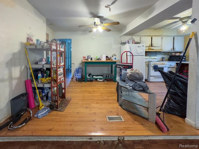 29758 Rambling Road, Southfield, MI 48076
