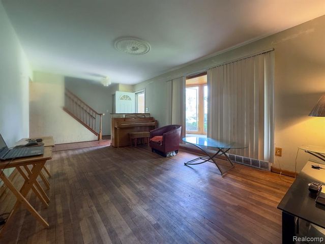 29758 Rambling Road, Southfield, MI 48076