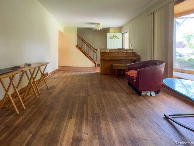 29758 Rambling Road, Southfield, MI 48076
