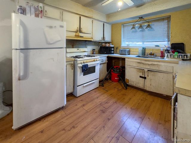29758 Rambling Road, Southfield, MI 48076