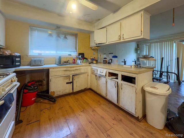 29758 Rambling Road, Southfield, MI 48076