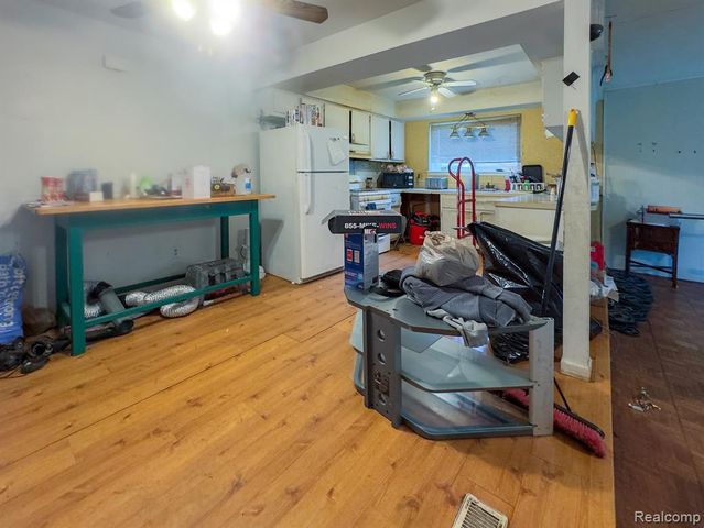 29758 Rambling Road, Southfield, MI 48076