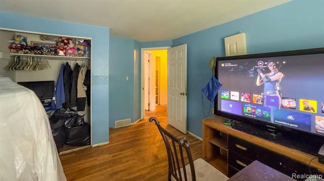 29758 Rambling Road, Southfield, MI 48076
