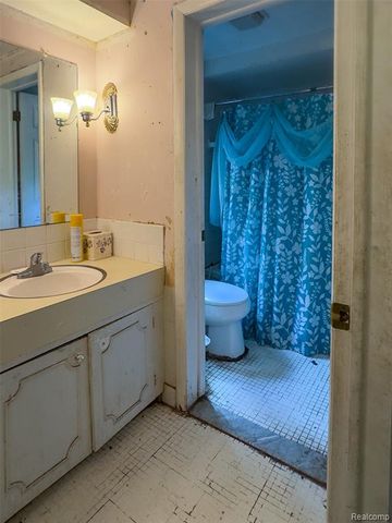 29758 Rambling Road, Southfield, MI 48076