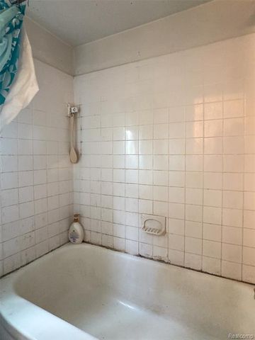 29758 Rambling Road, Southfield, MI 48076