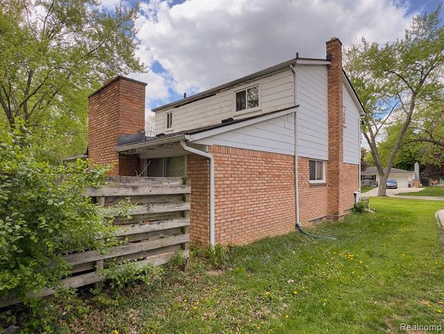 29758 Rambling Road, Southfield, MI 48076