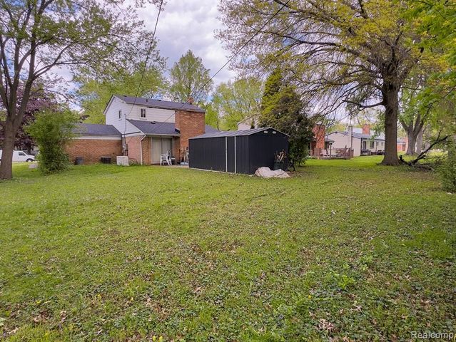 29758 Rambling Road, Southfield, MI 48076