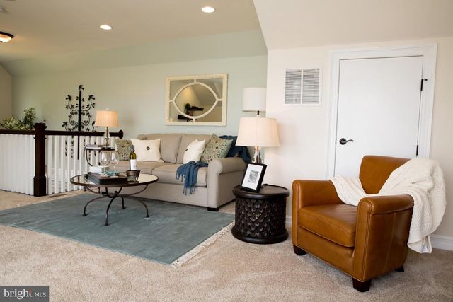 8046 FOREST GLEN DR, Pasadena, MD 21122