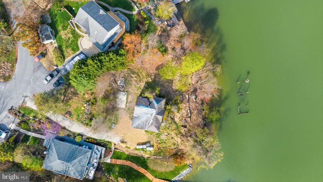 8046 FOREST GLEN DR, Pasadena, MD 21122